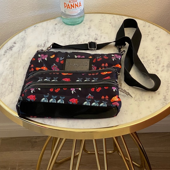 Betsey Johnson handbag - Picture 3 of 6